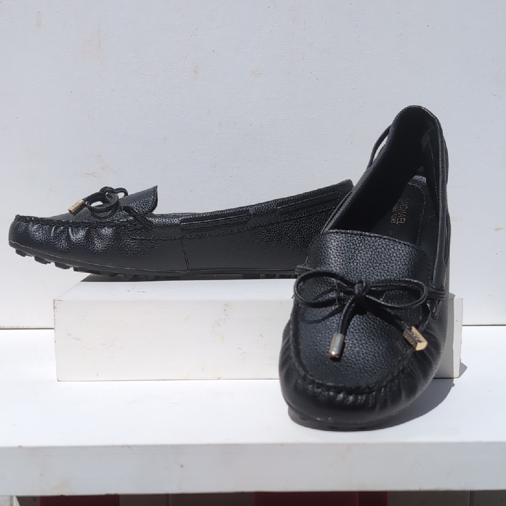 Michiel Kors Black Leather Loafers with Bow Detail Size 8.5